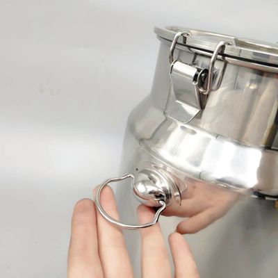 La boîte épaisse superbe petit 8L de lait d'acier inoxydable de 0.8mm a scellé le stockage