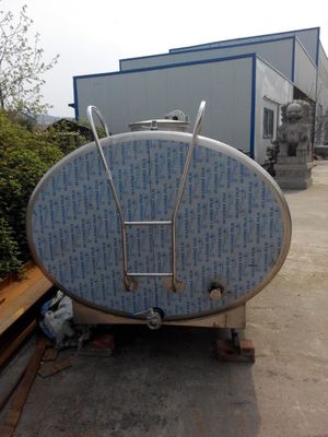 Refroidisseur de lait d'acier inoxydable de la résistance à la corrosion 8000L avec le matériel de catégorie comestible
